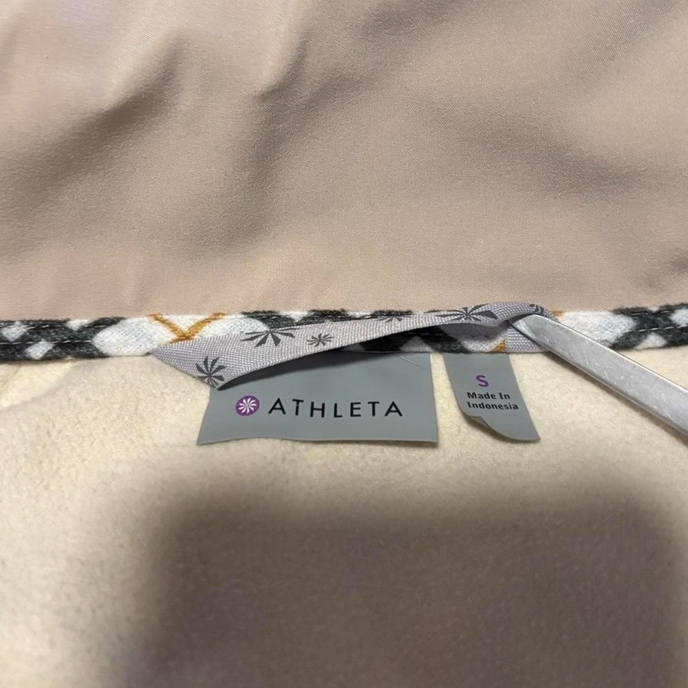 Athleta Shelter Cove Rain Jacket Sz S Beige Ruffle Long Soft Shell Hooded Trench - Picture 8 of 8